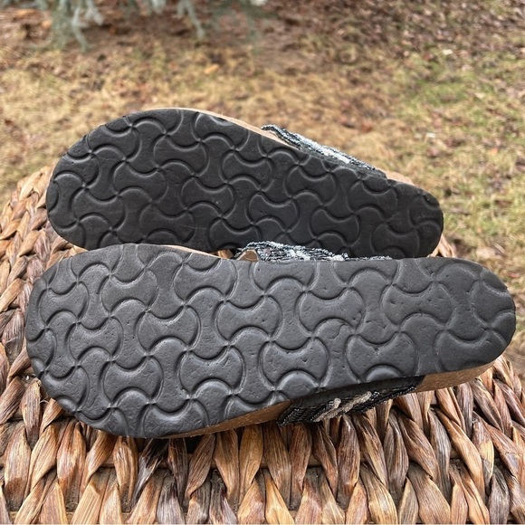 Beautiful Sequin and beaded black gray & Silver platform wedge thong toe sandals - Picture 9 of 10